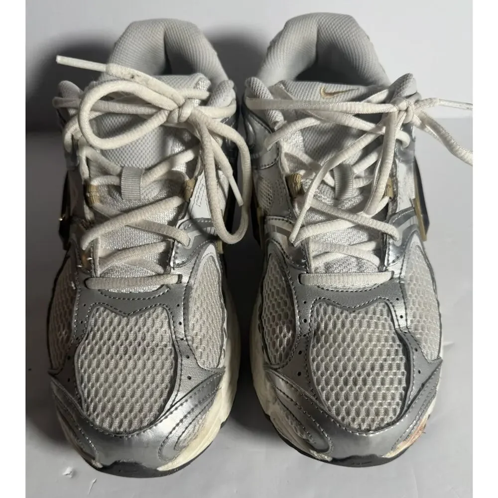 Nike V5 RNR Men’s 8.5 White Metallic Silver Gold Running Shoes HJ5228-100